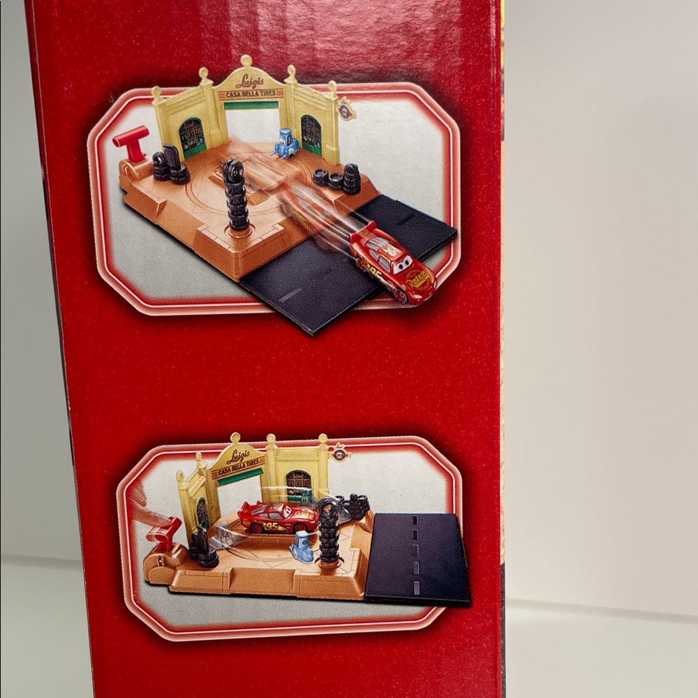 Disney/Pixar Cars Luigi's Tire Shop Playset - with Lightning McQueen Car - Picture 4 of 5